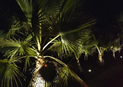 Exterior de Casa Loire por la noche.