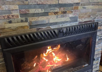 Casa Loire es un alojamiento rural en Casabermeja (Málaga) con salón con chimenea, cocina equipada, dormitorios confortables y zona exterior con piscina y barbacoa.